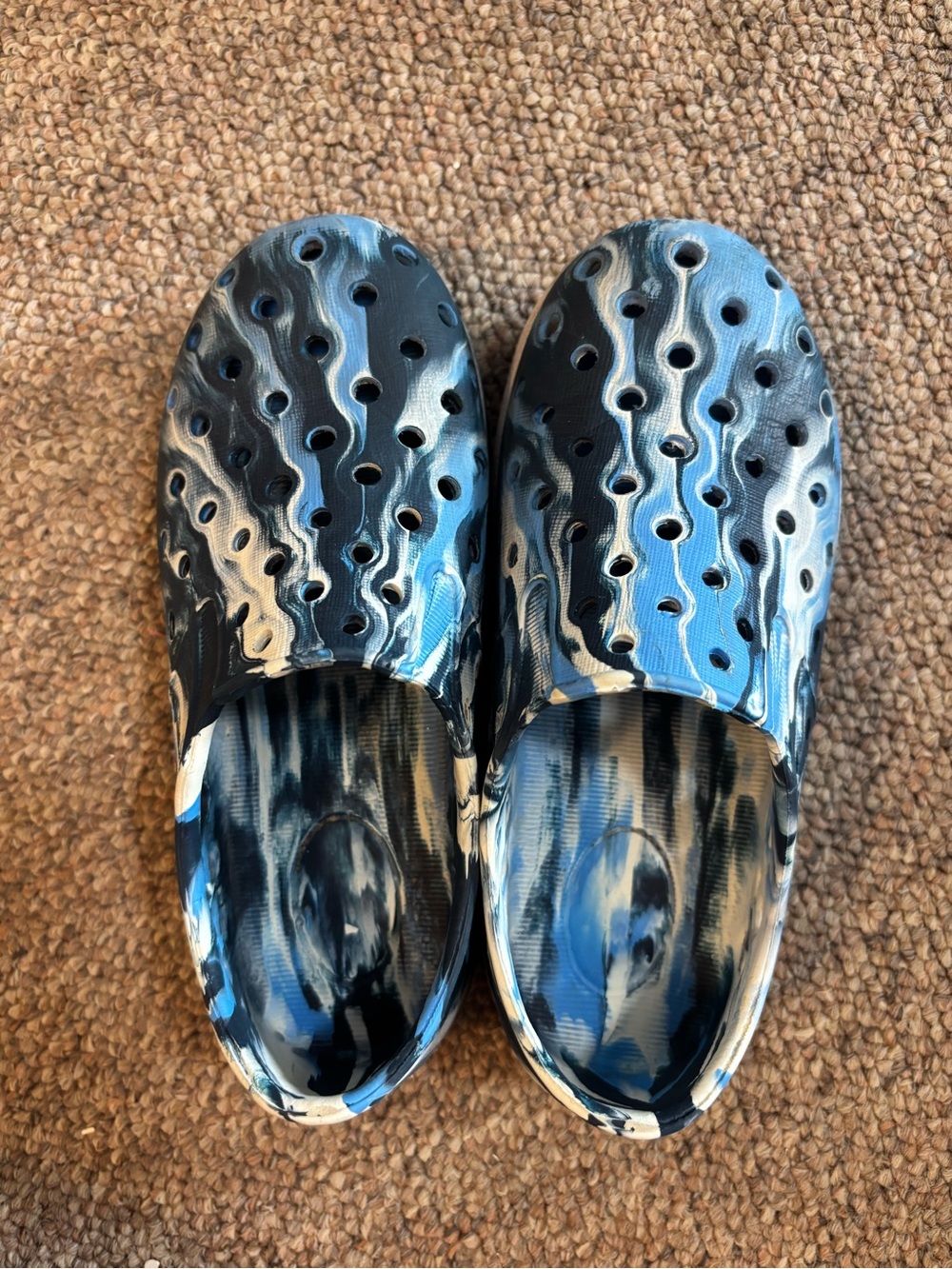 Kids Water-Friendly Slip-On Clogs in Blue Marble